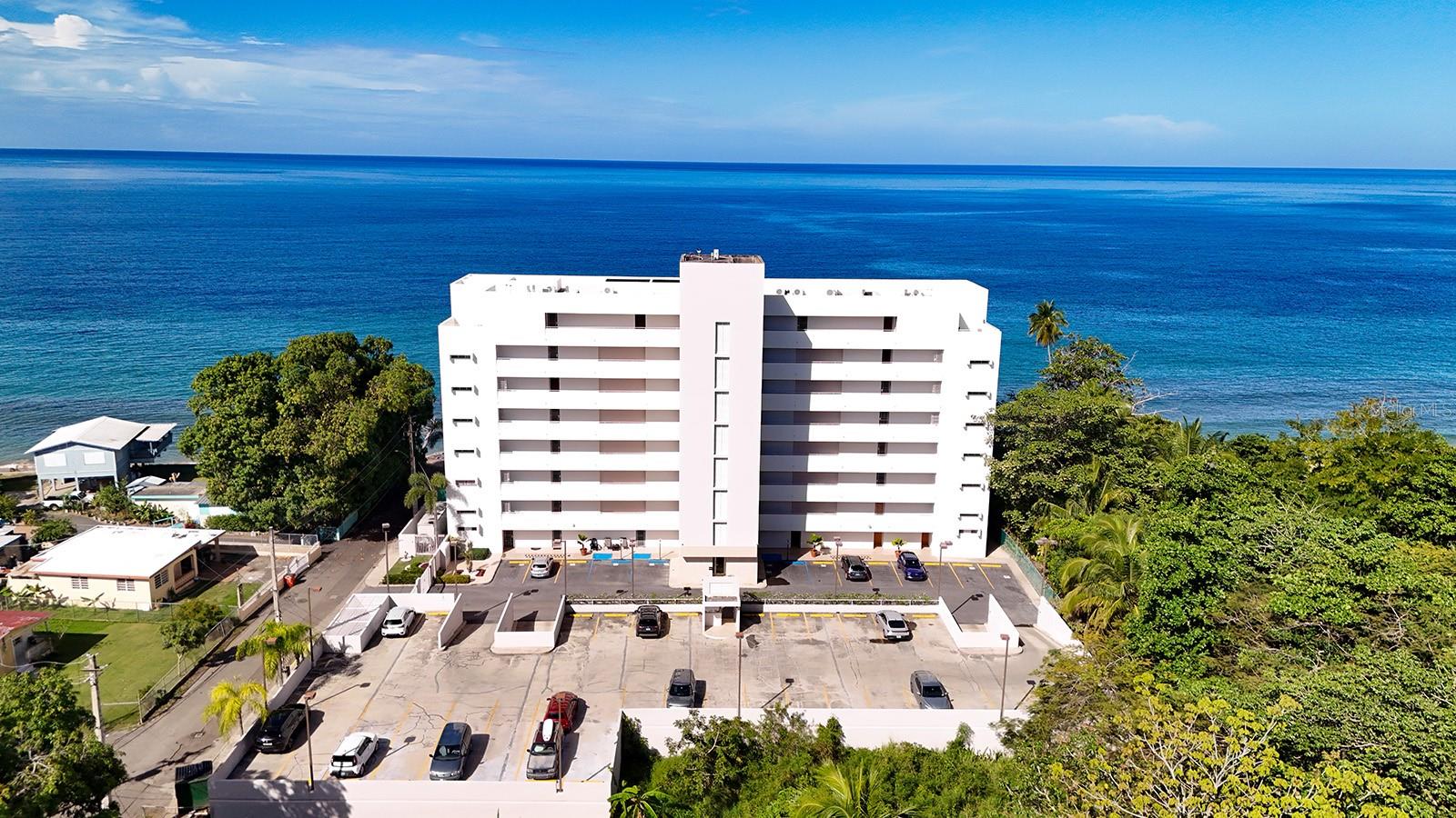 PELICAN REEF - Residential