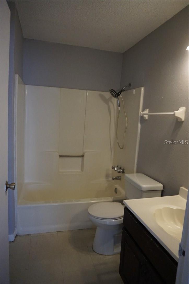 SABAL SQUARE ESTATES - Residential Lease