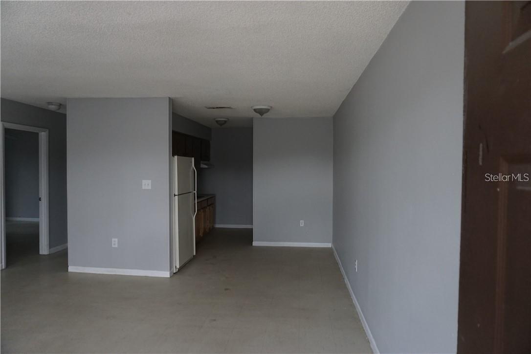 SABAL SQUARE ESTATES - Residential Lease