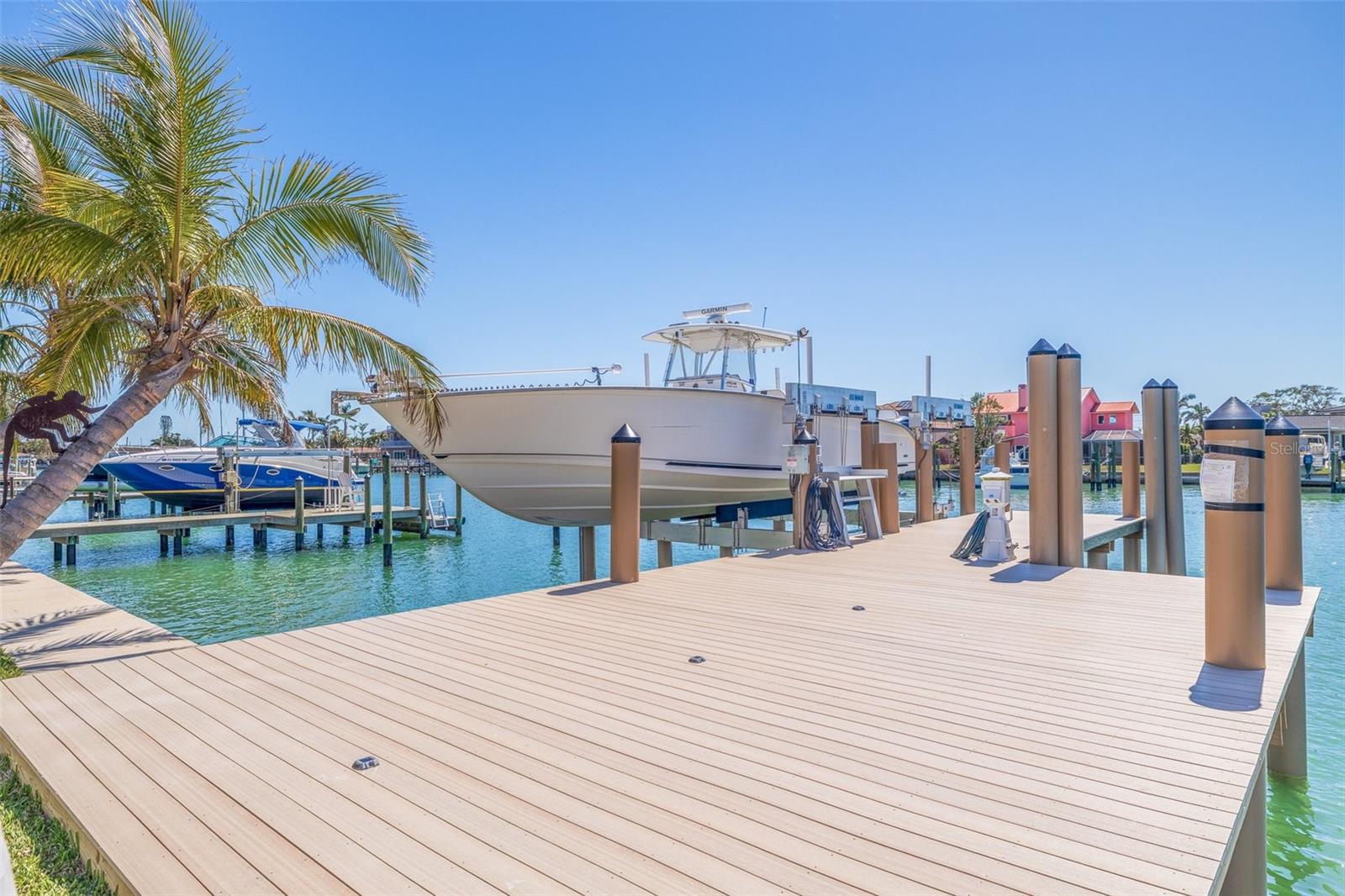 CAPRI ISLE - Residential