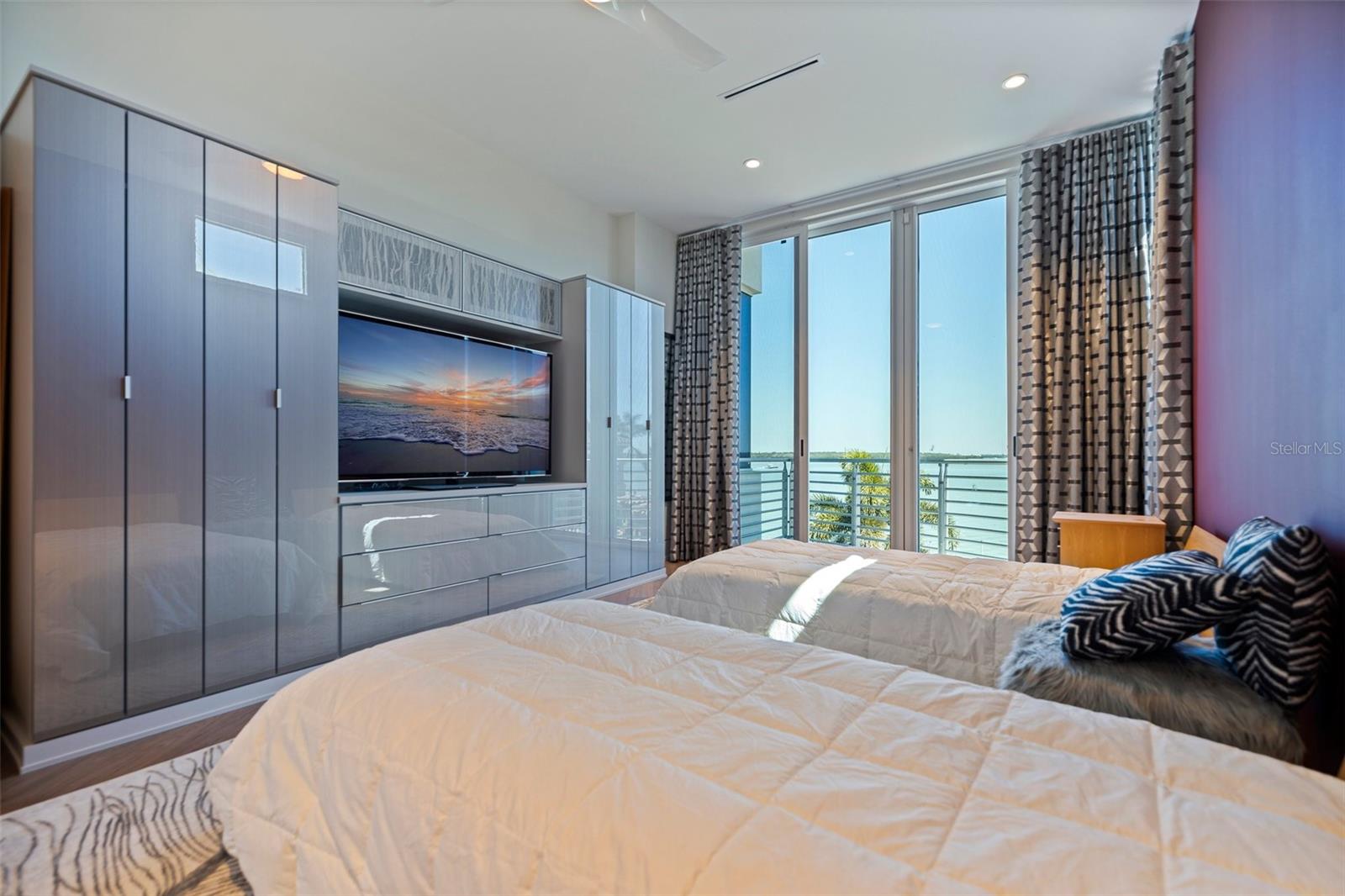 CAPRI ISLE - Residential