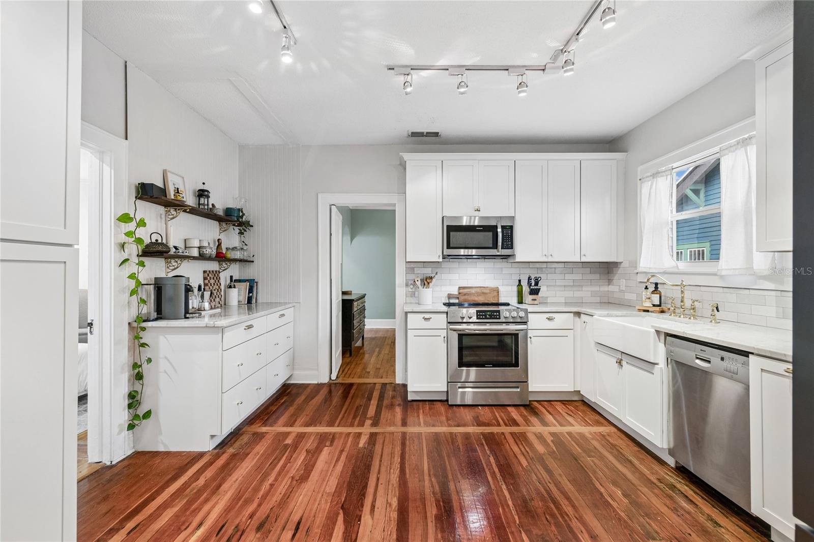 HAMPTON TERRACE - Residential