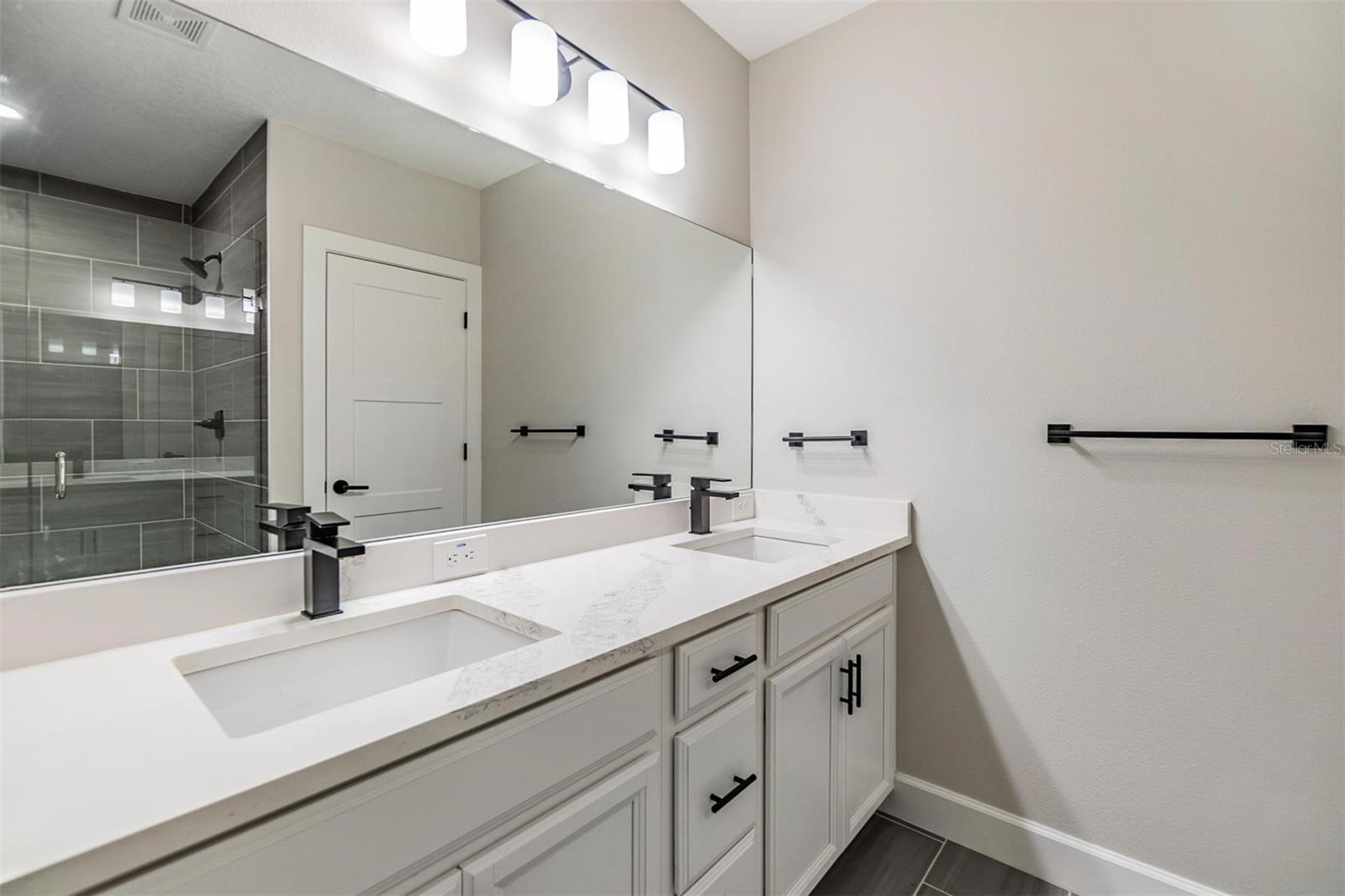 CARMEN PLACE TWNHMS - Residential Lease