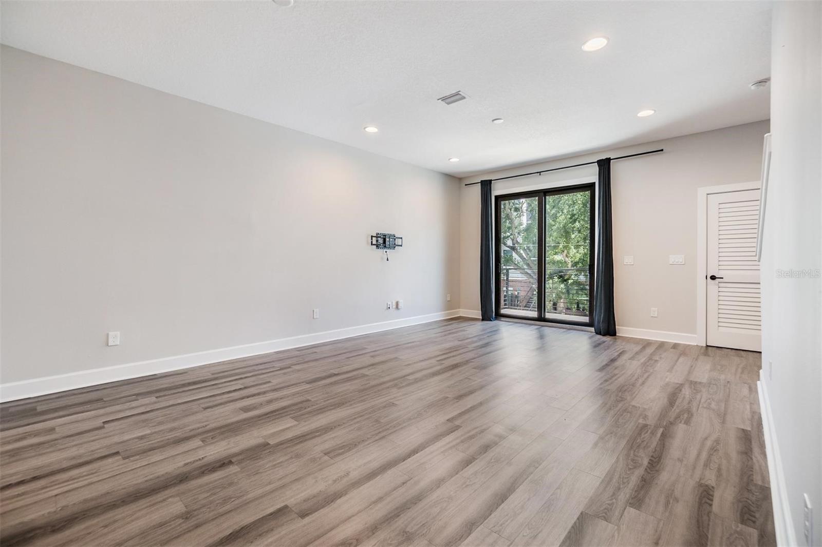CARMEN PLACE TWNHMS - Residential Lease