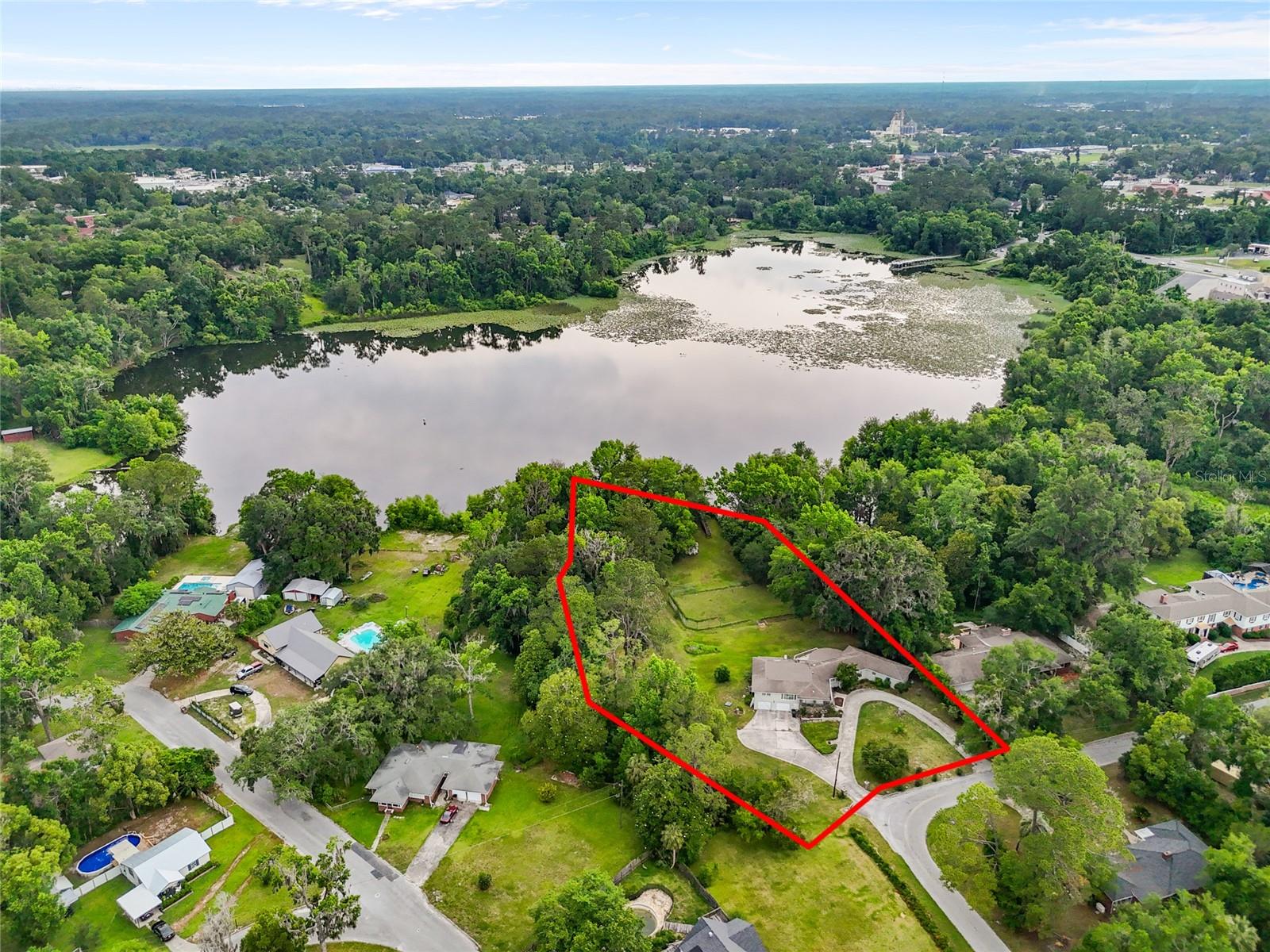 LAKE VILLAS - Residential