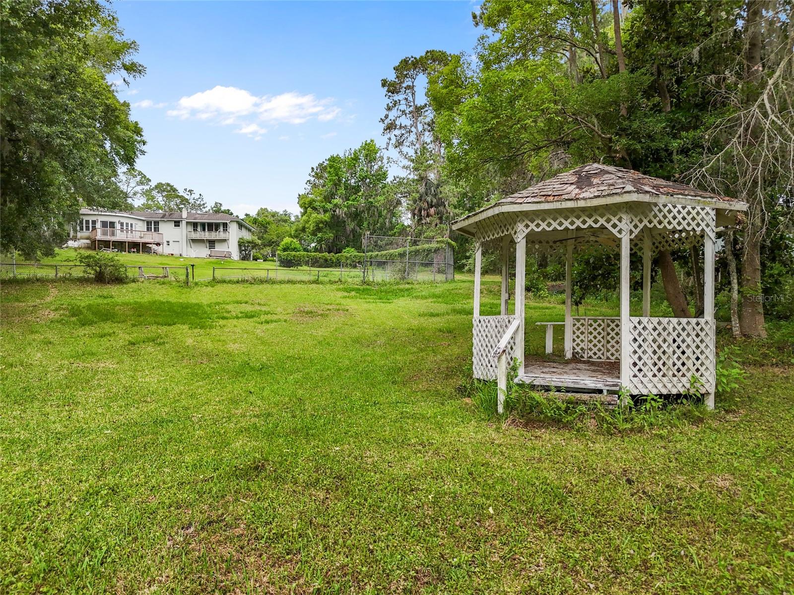 LAKE VILLAS - Residential