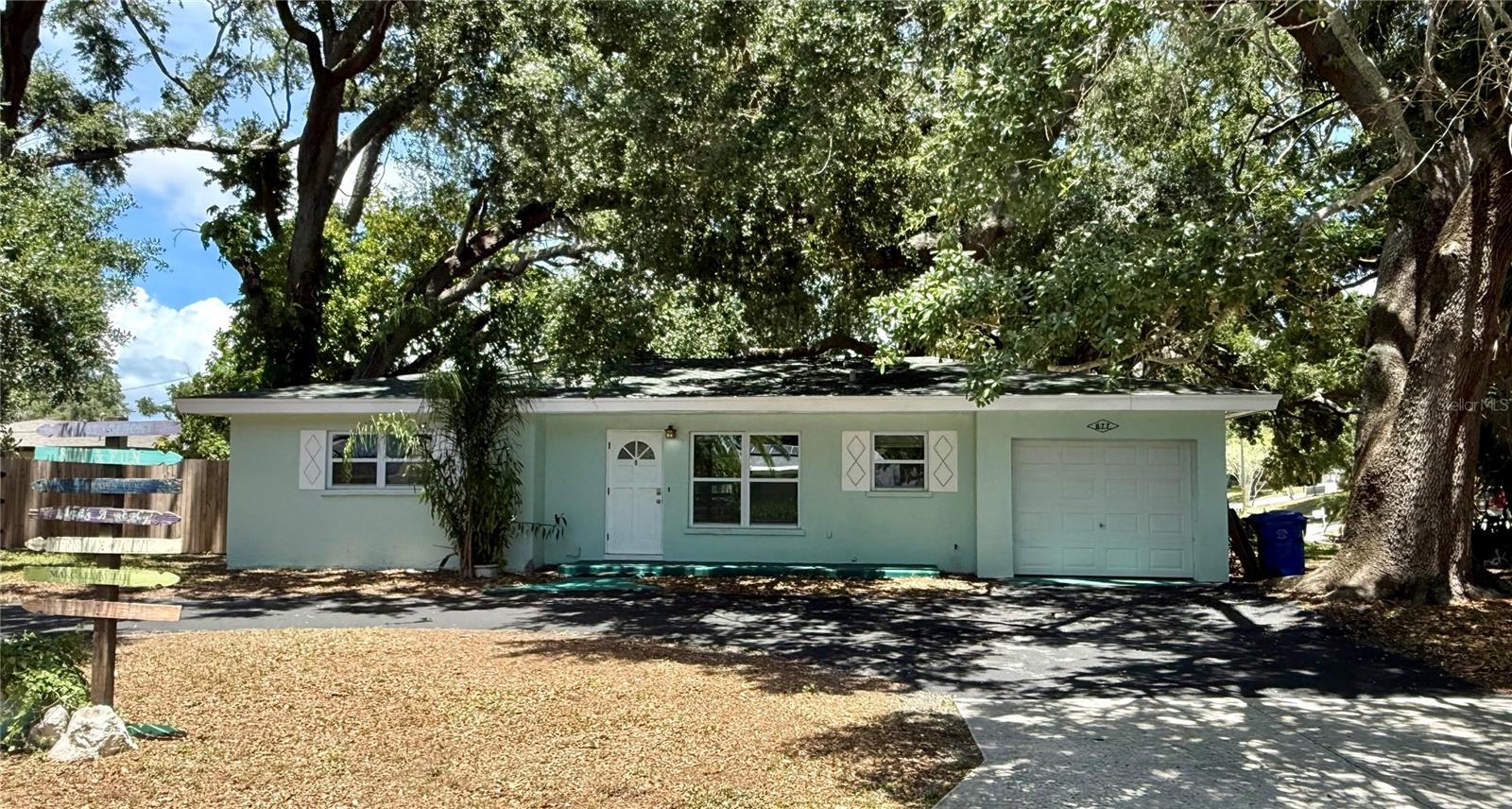 DUNEDIN LAKEWOOD ESTATES - Residential