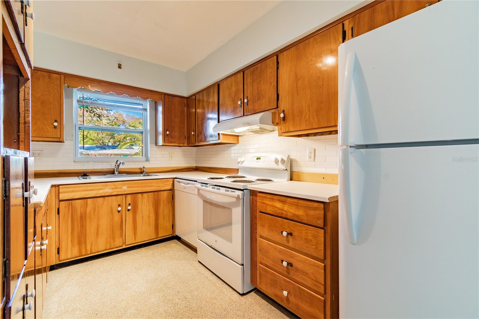DUNEDIN LAKEWOOD ESTATES - Residential