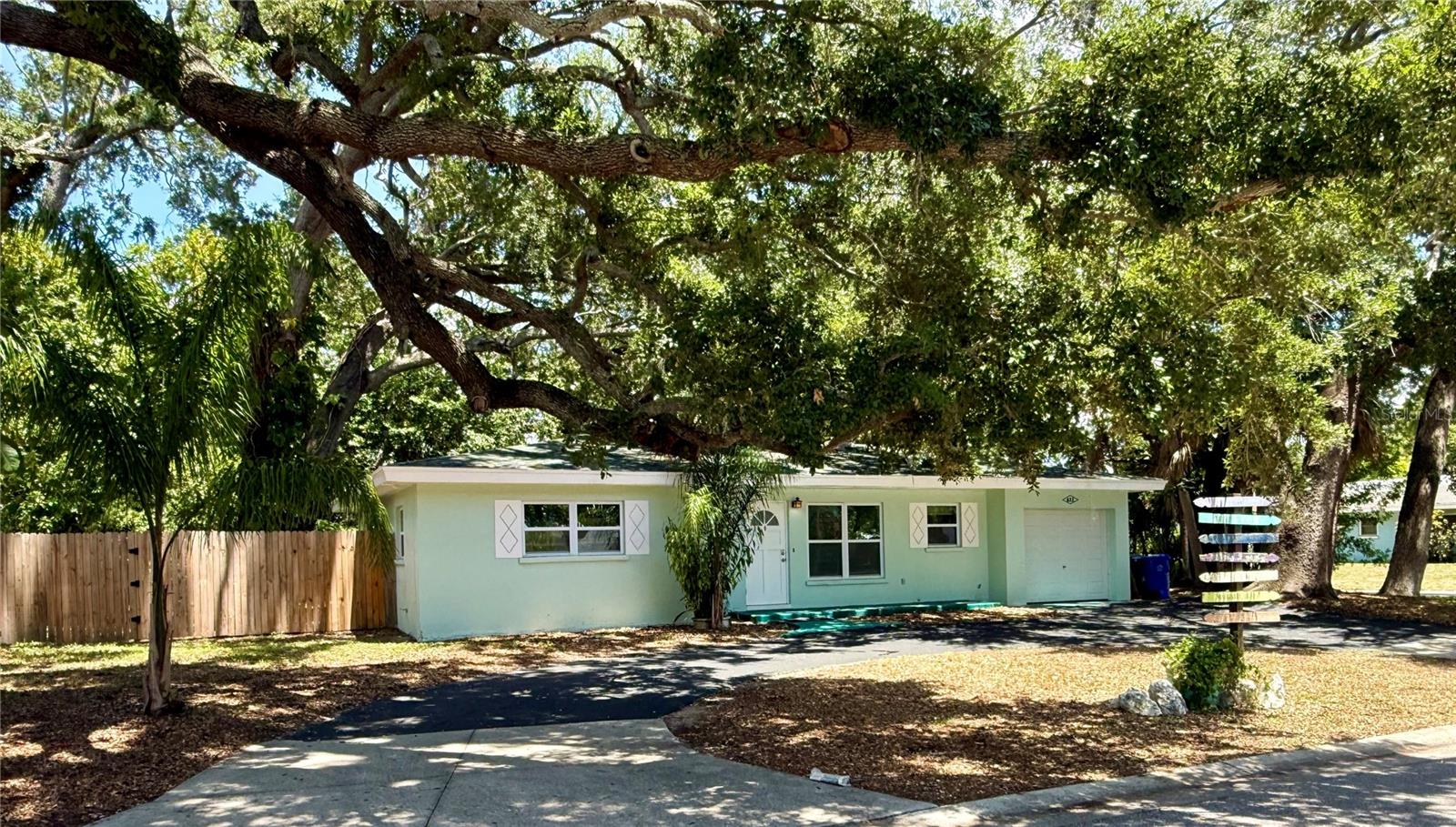 DUNEDIN LAKEWOOD ESTATES - Residential