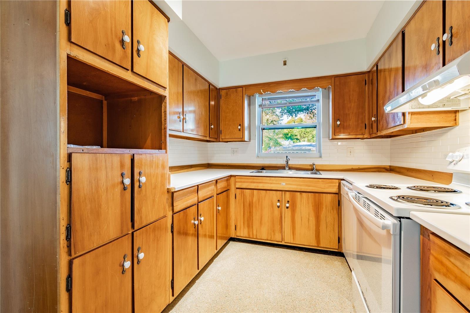 DUNEDIN LAKEWOOD ESTATES - Residential