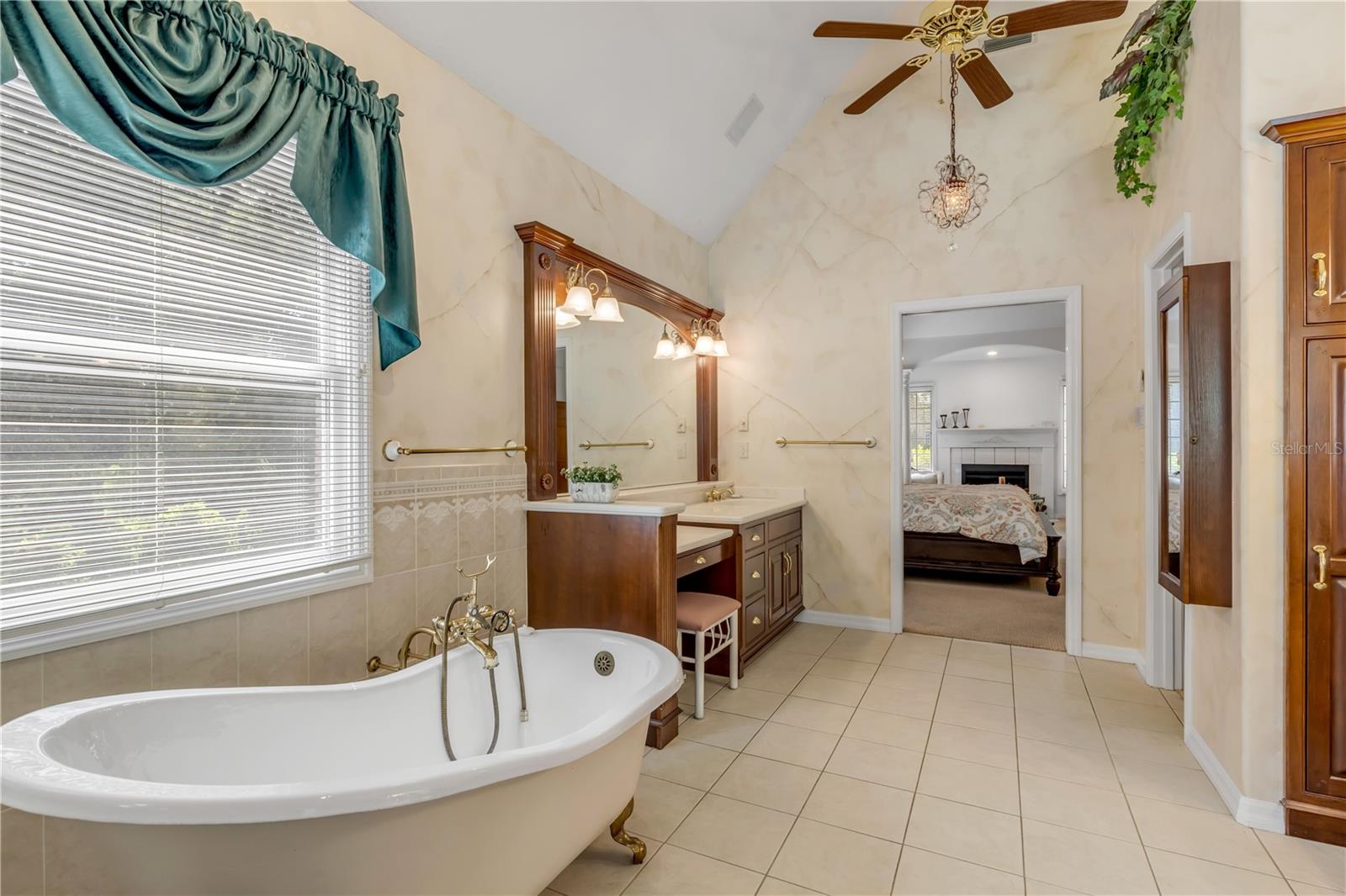 LOST CREEK - Residential
