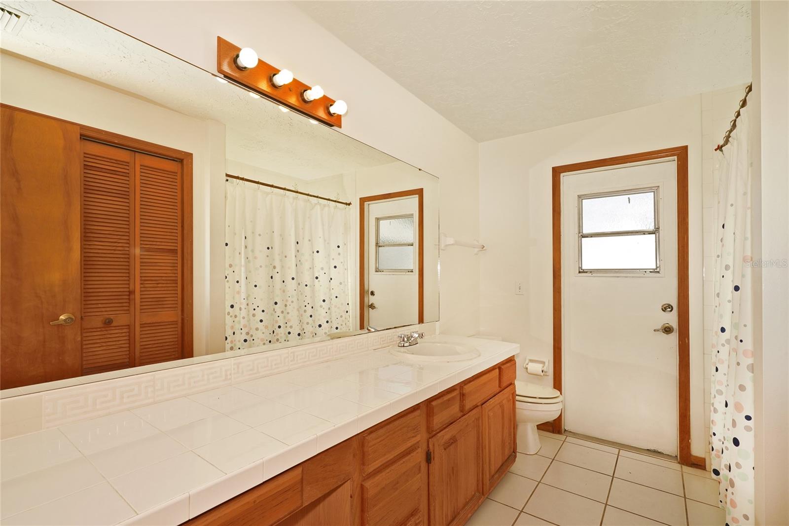 ISLAND OAKS SUB - Residential