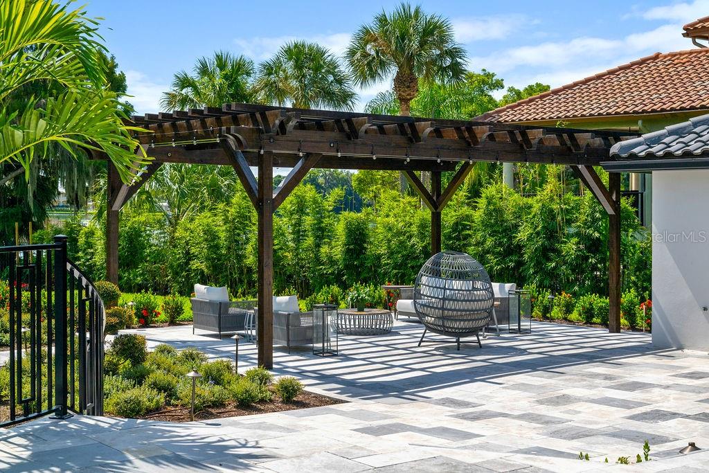 LAKE MAITLAND MANOR - Residential