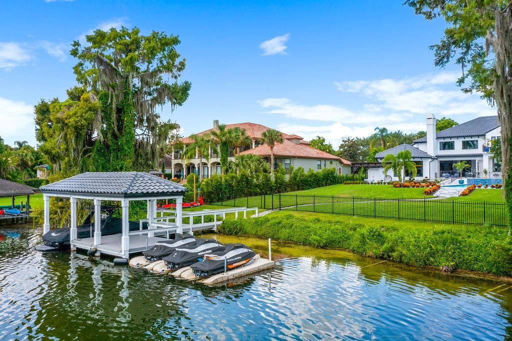 LAKE MAITLAND MANOR - Residential