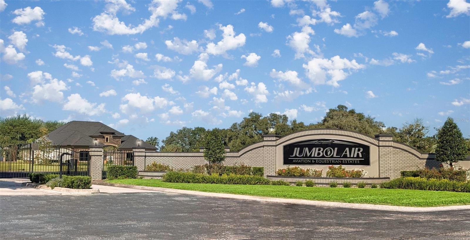 JUMBOLAIR AVIATION ESTATE - Land