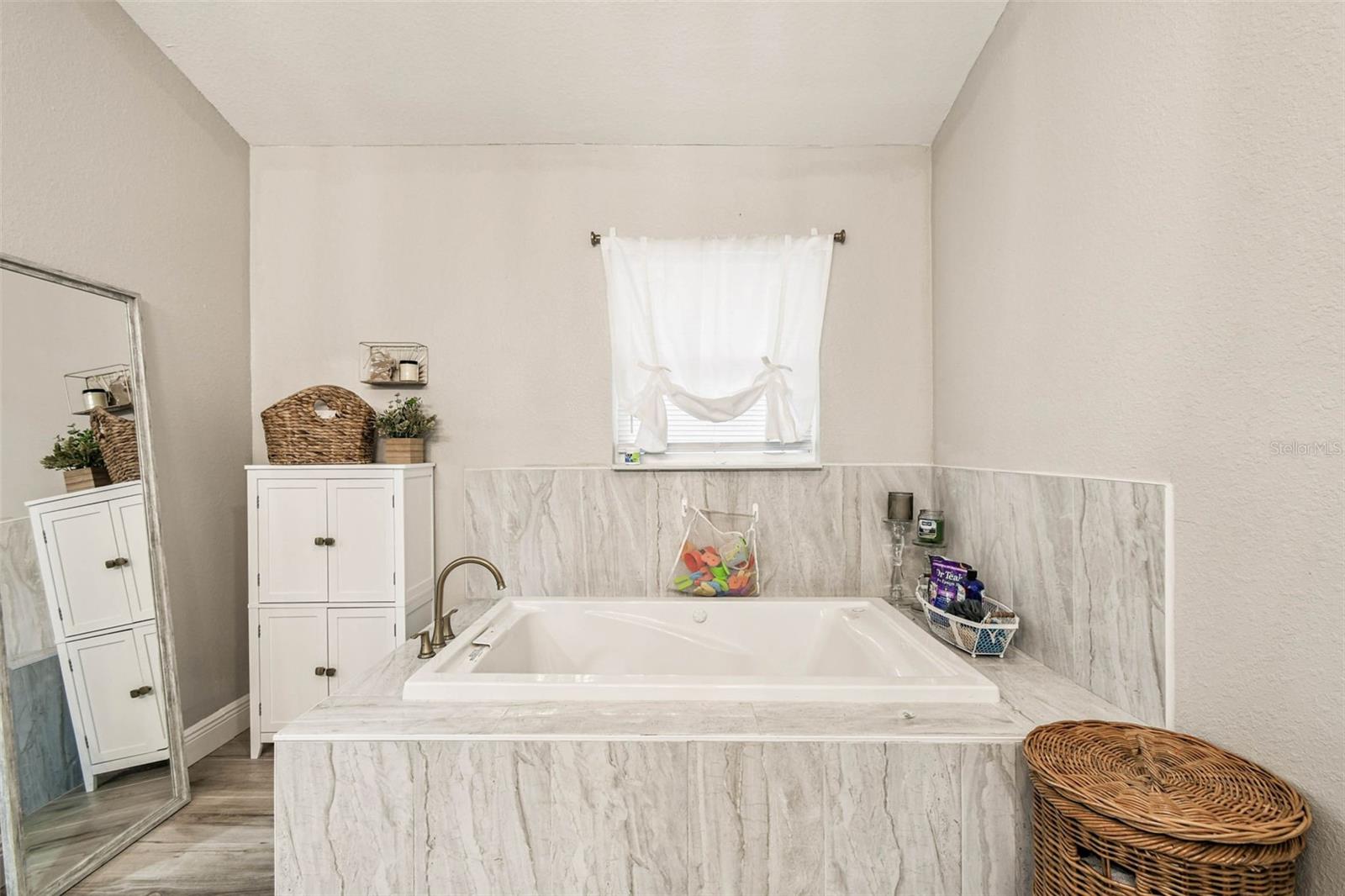 OAKRIDGE ESTATES - Residential