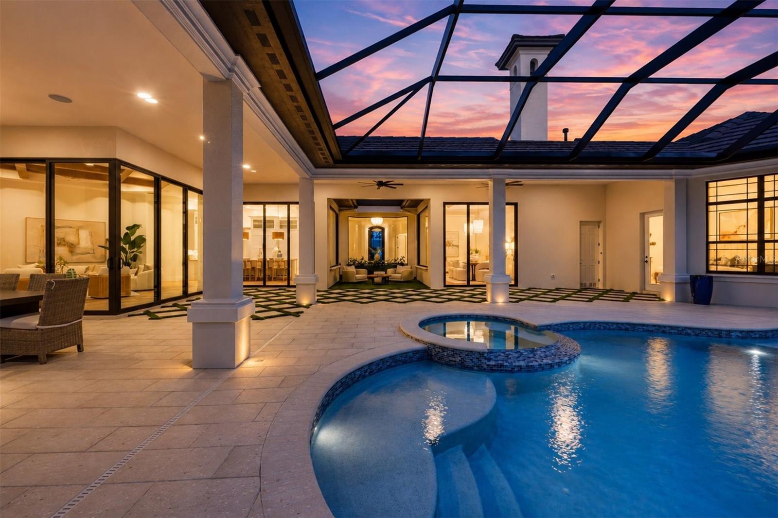 FOUNDERS CLUB - Residential