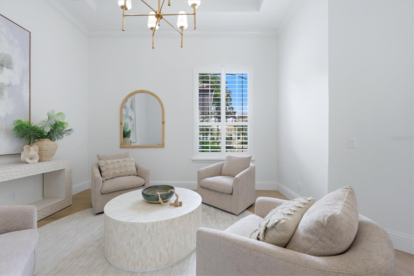 FOUNDERS CLUB - Residential