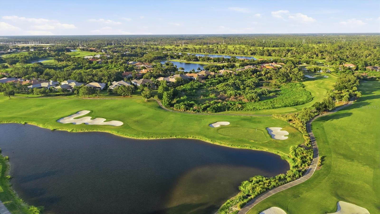 FOUNDERS CLUB - Residential
