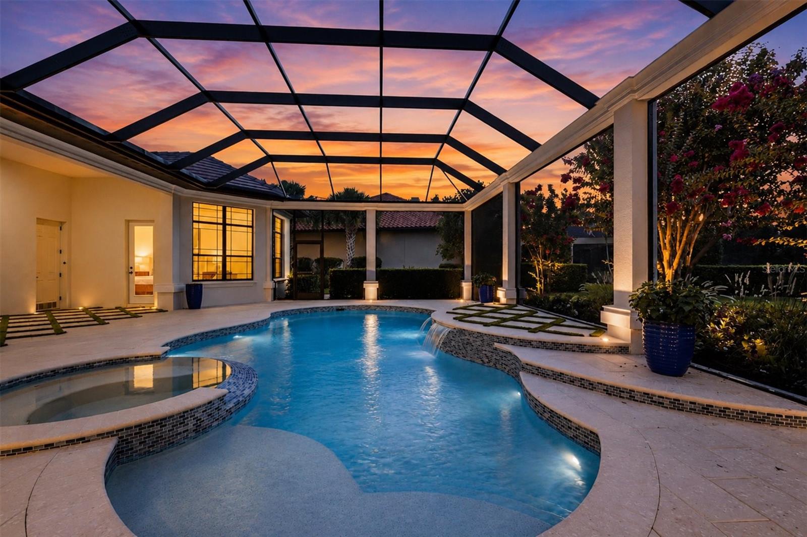FOUNDERS CLUB - Residential