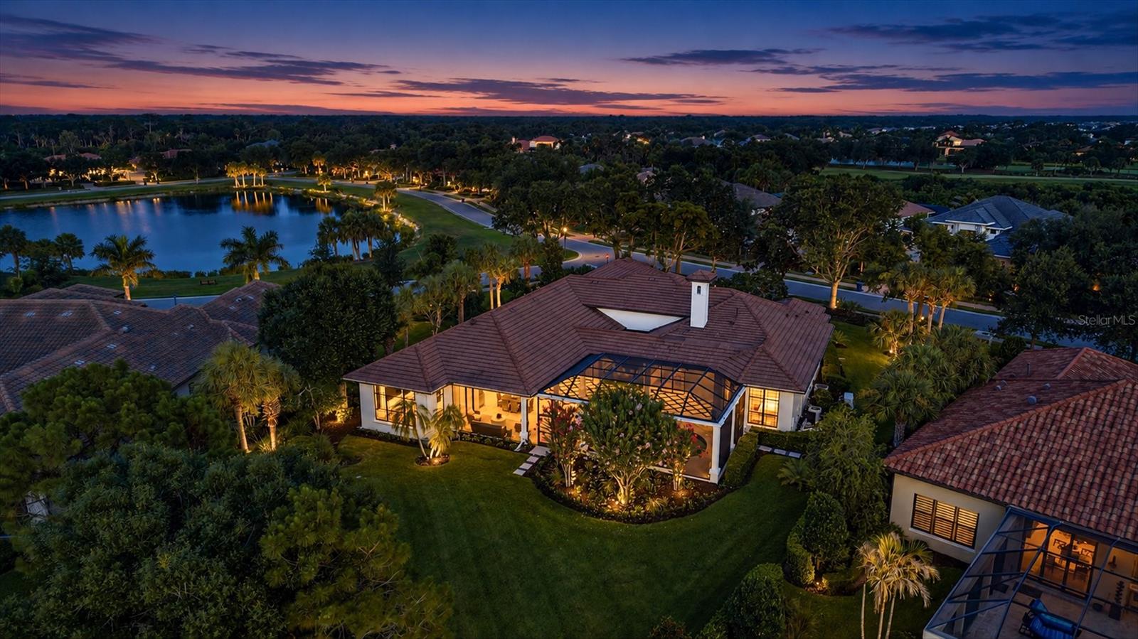 FOUNDERS CLUB - Residential