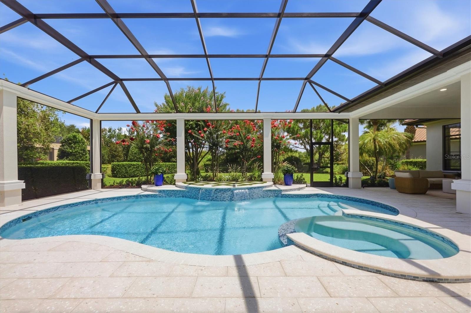 FOUNDERS CLUB - Residential