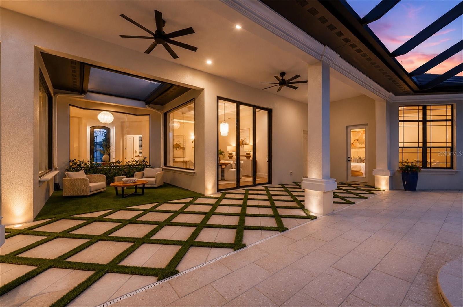 FOUNDERS CLUB - Residential