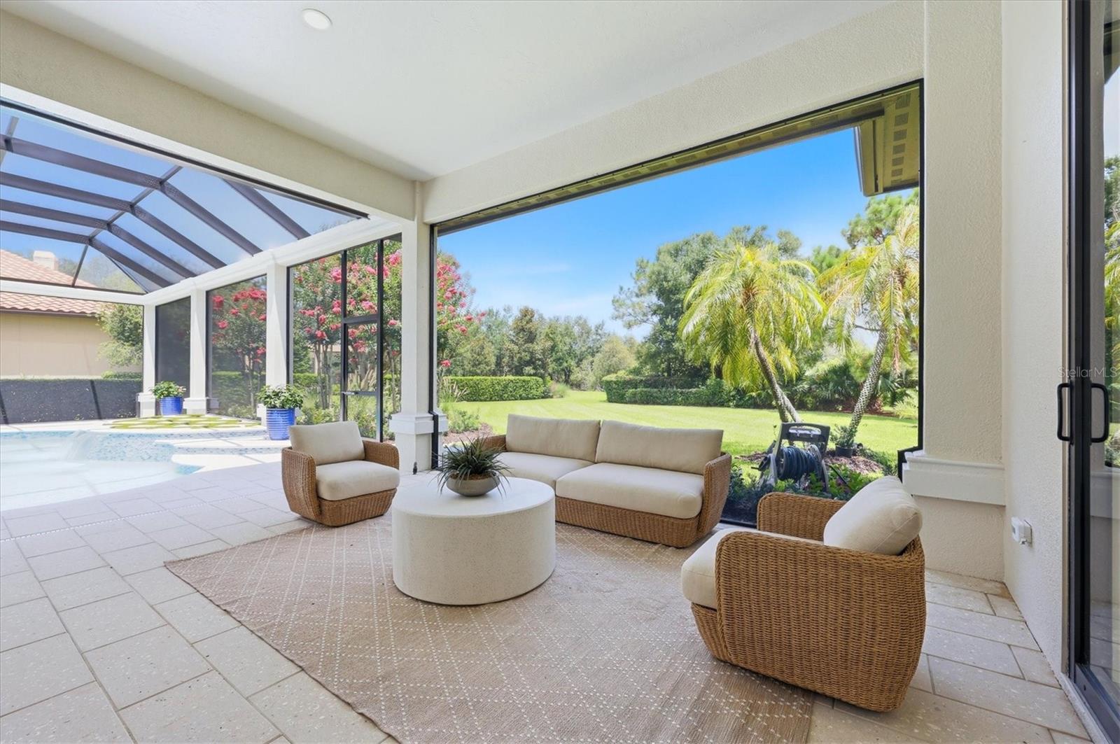 FOUNDERS CLUB - Residential