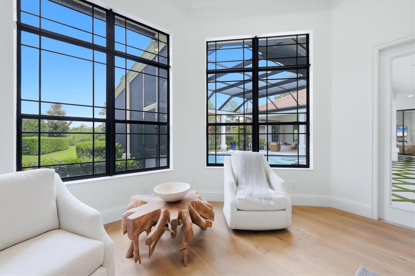 FOUNDERS CLUB - Residential