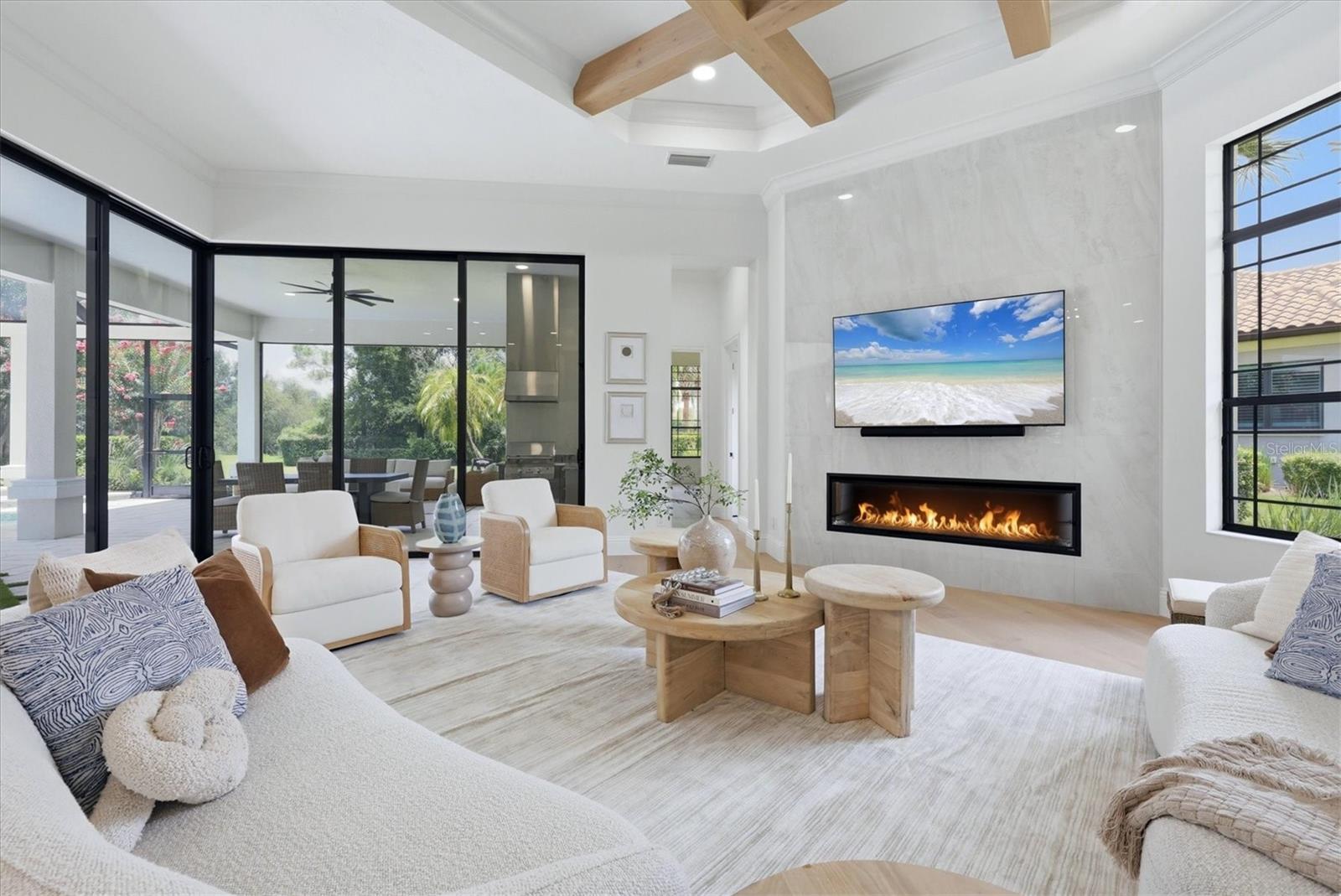 FOUNDERS CLUB - Residential