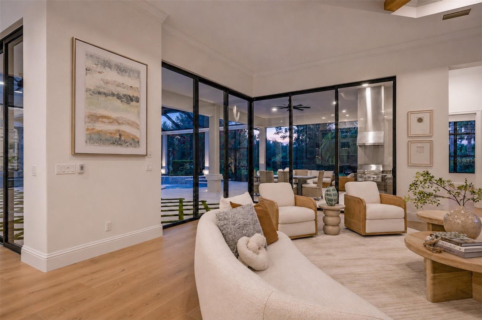 FOUNDERS CLUB - Residential