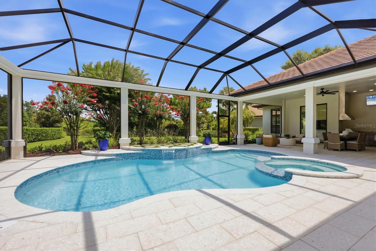 FOUNDERS CLUB - Residential