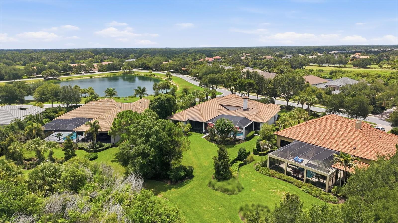 FOUNDERS CLUB - Residential