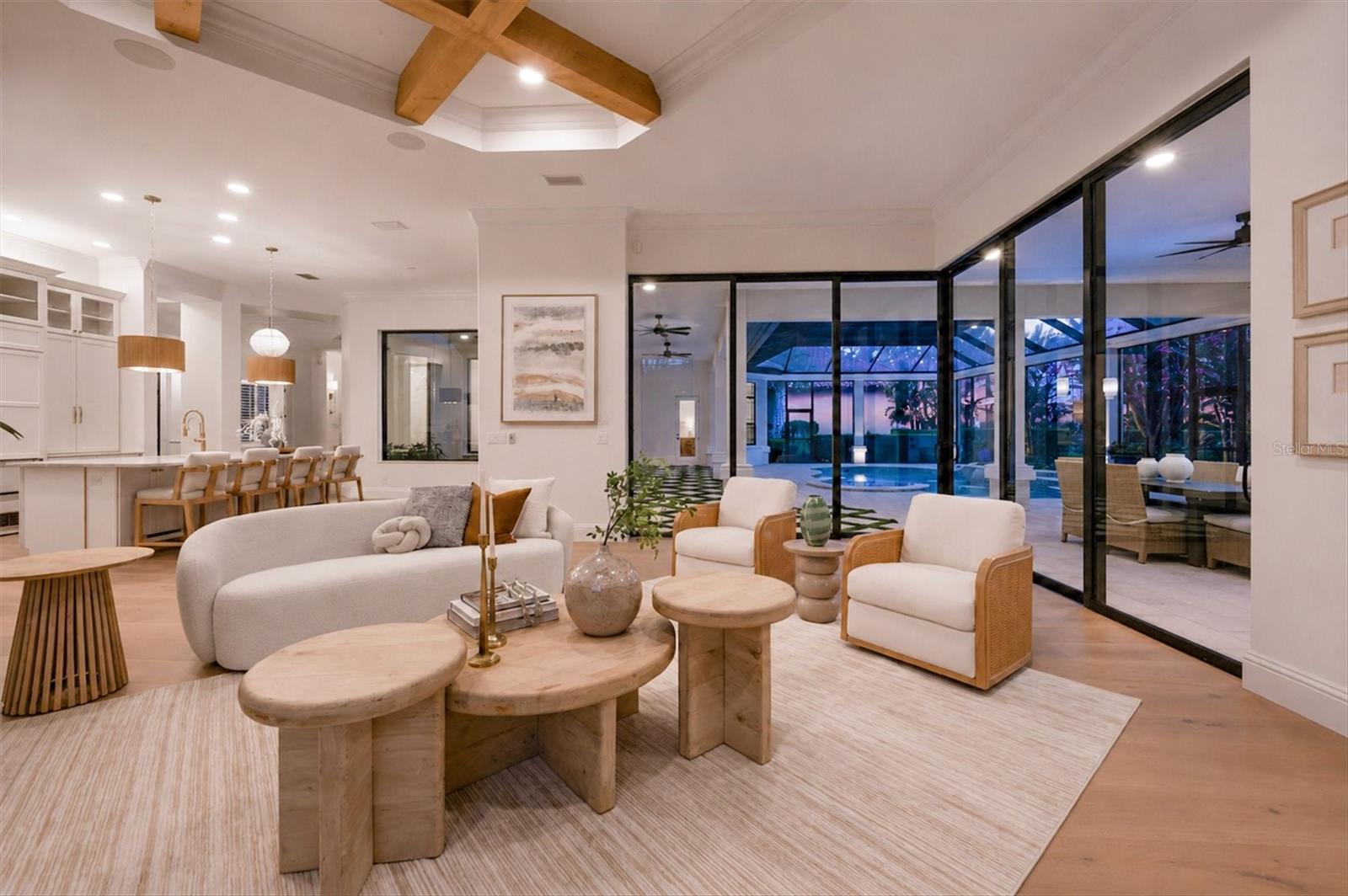 FOUNDERS CLUB - Residential