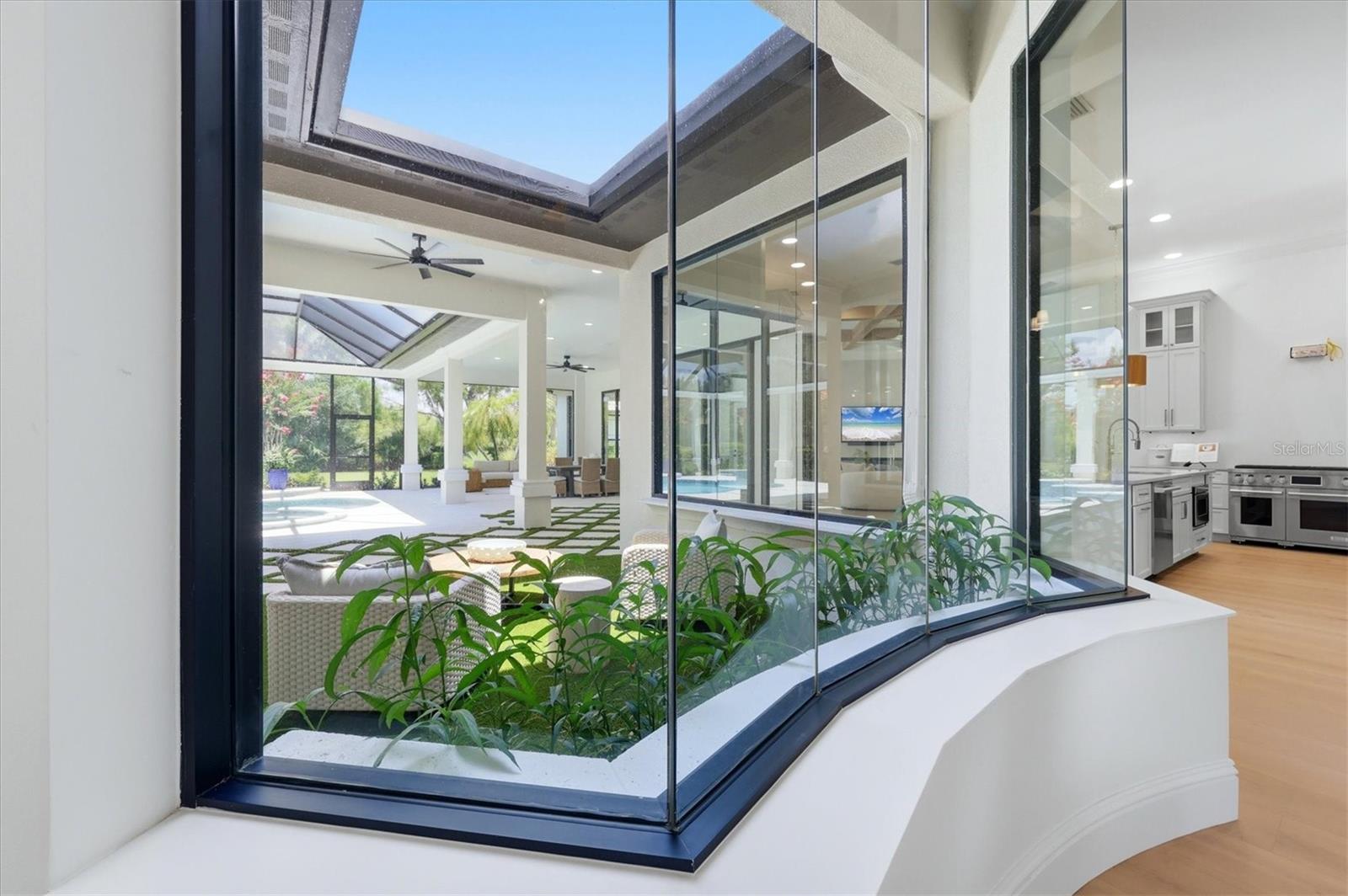 FOUNDERS CLUB - Residential