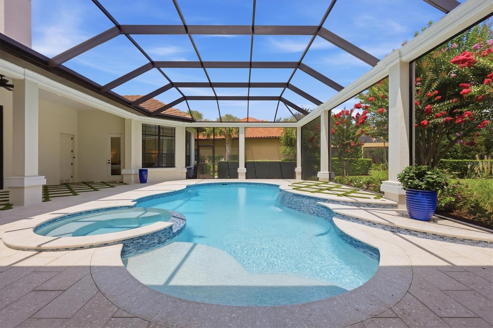 FOUNDERS CLUB - Residential