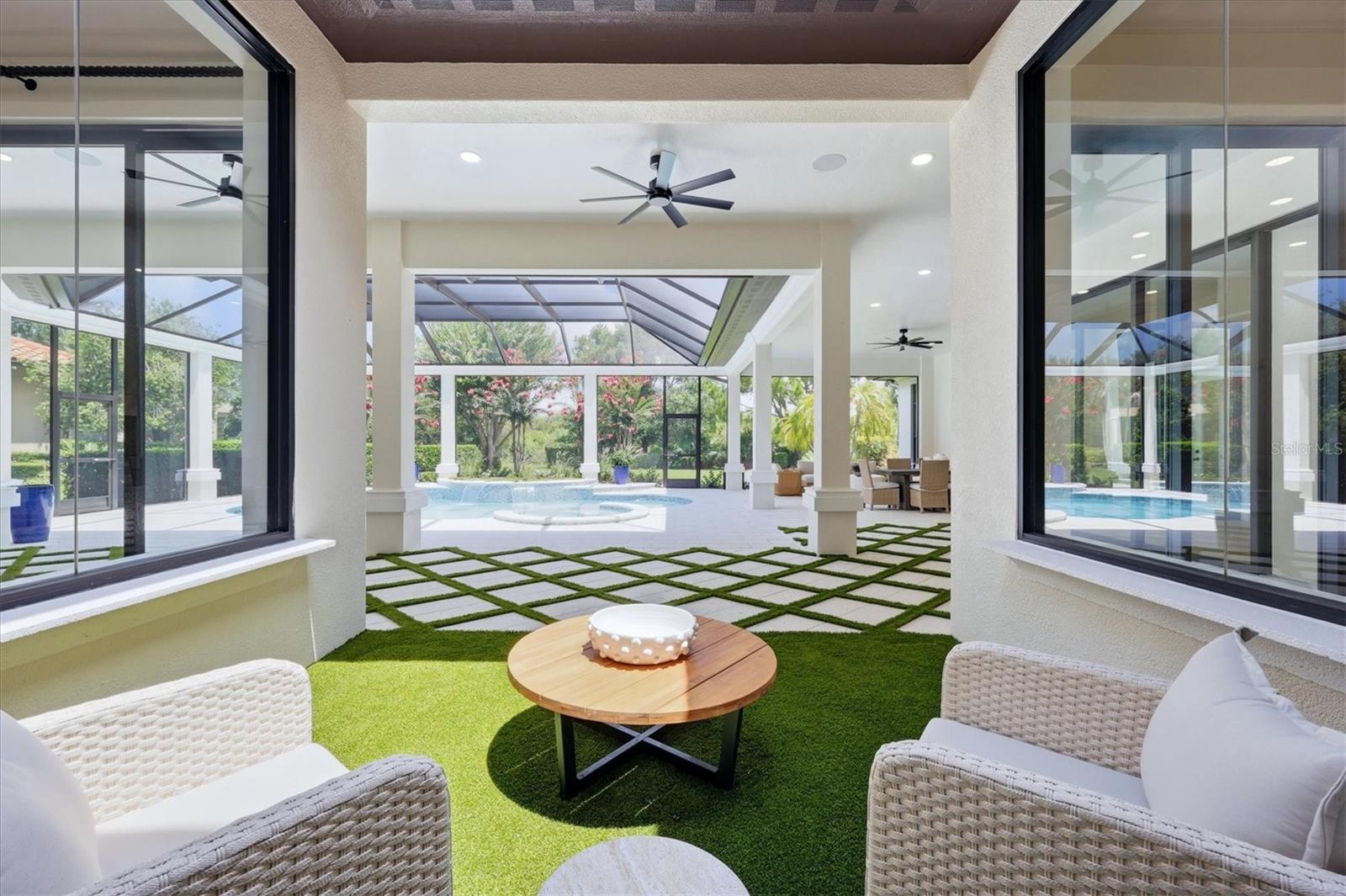 FOUNDERS CLUB - Residential