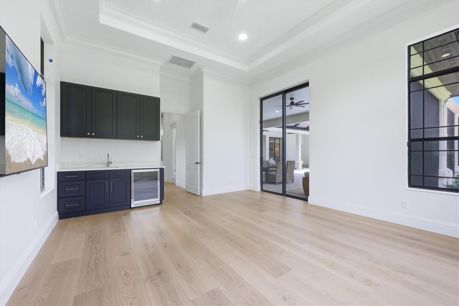 FOUNDERS CLUB - Residential