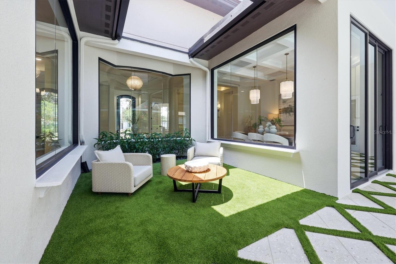 FOUNDERS CLUB - Residential