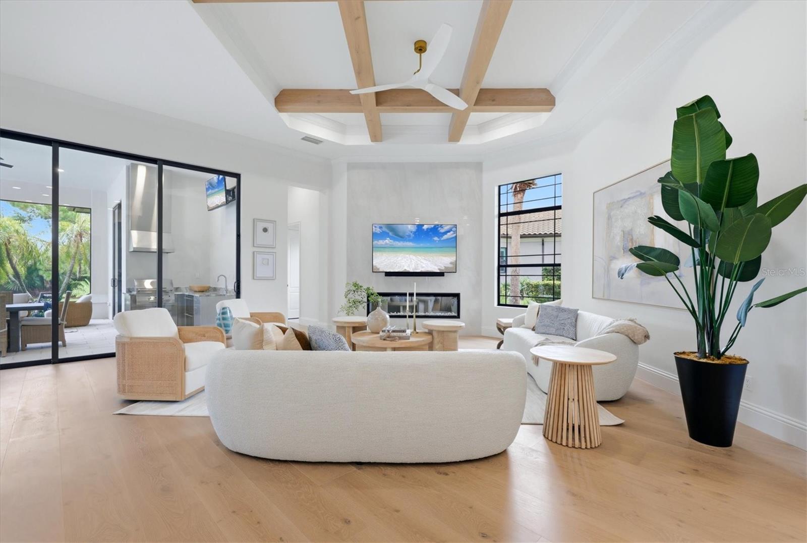 FOUNDERS CLUB - Residential