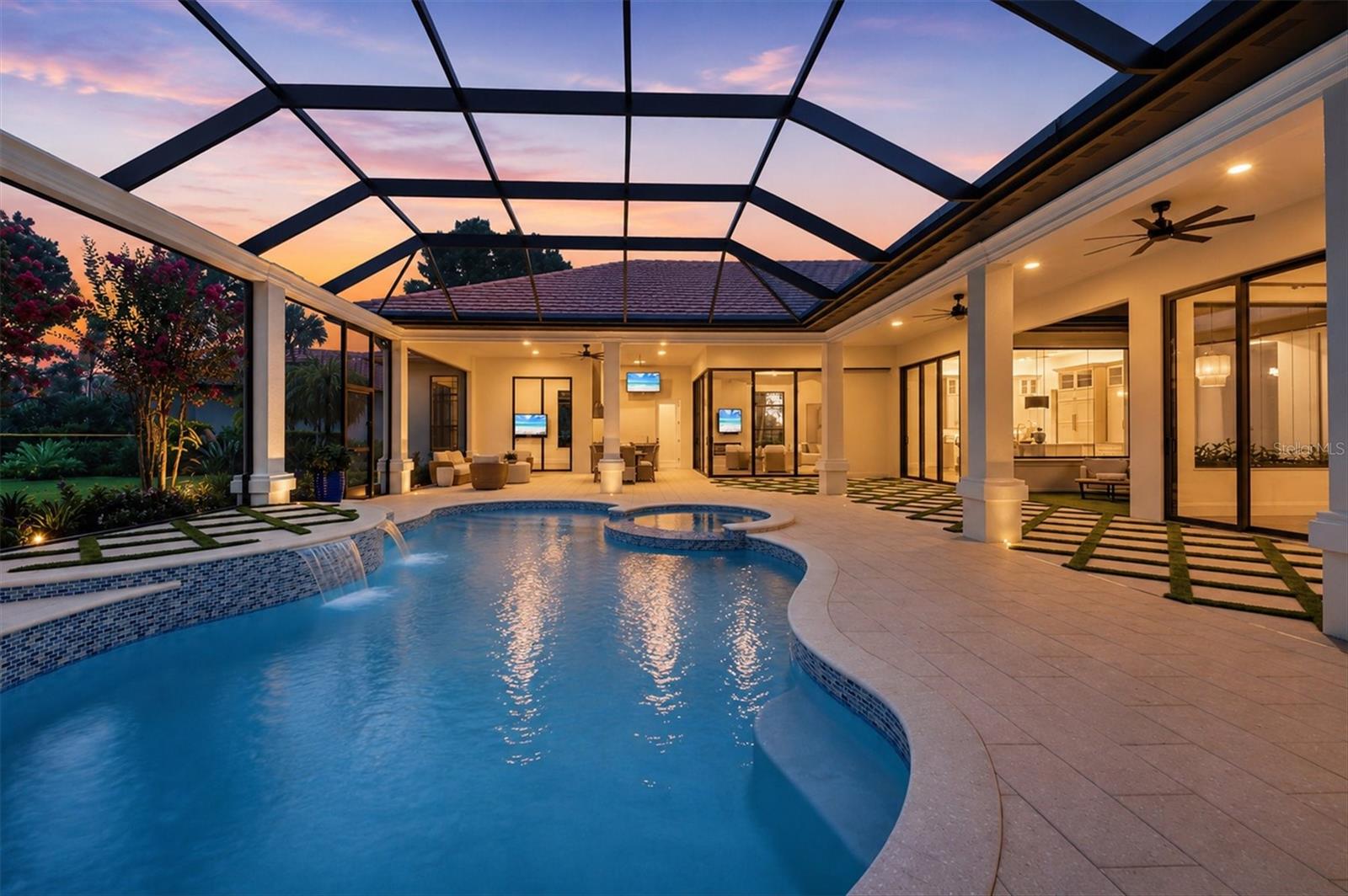 FOUNDERS CLUB - Residential