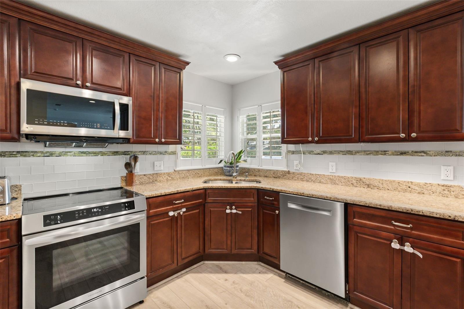 SOUTH LAKEMONT SHORES - Residential