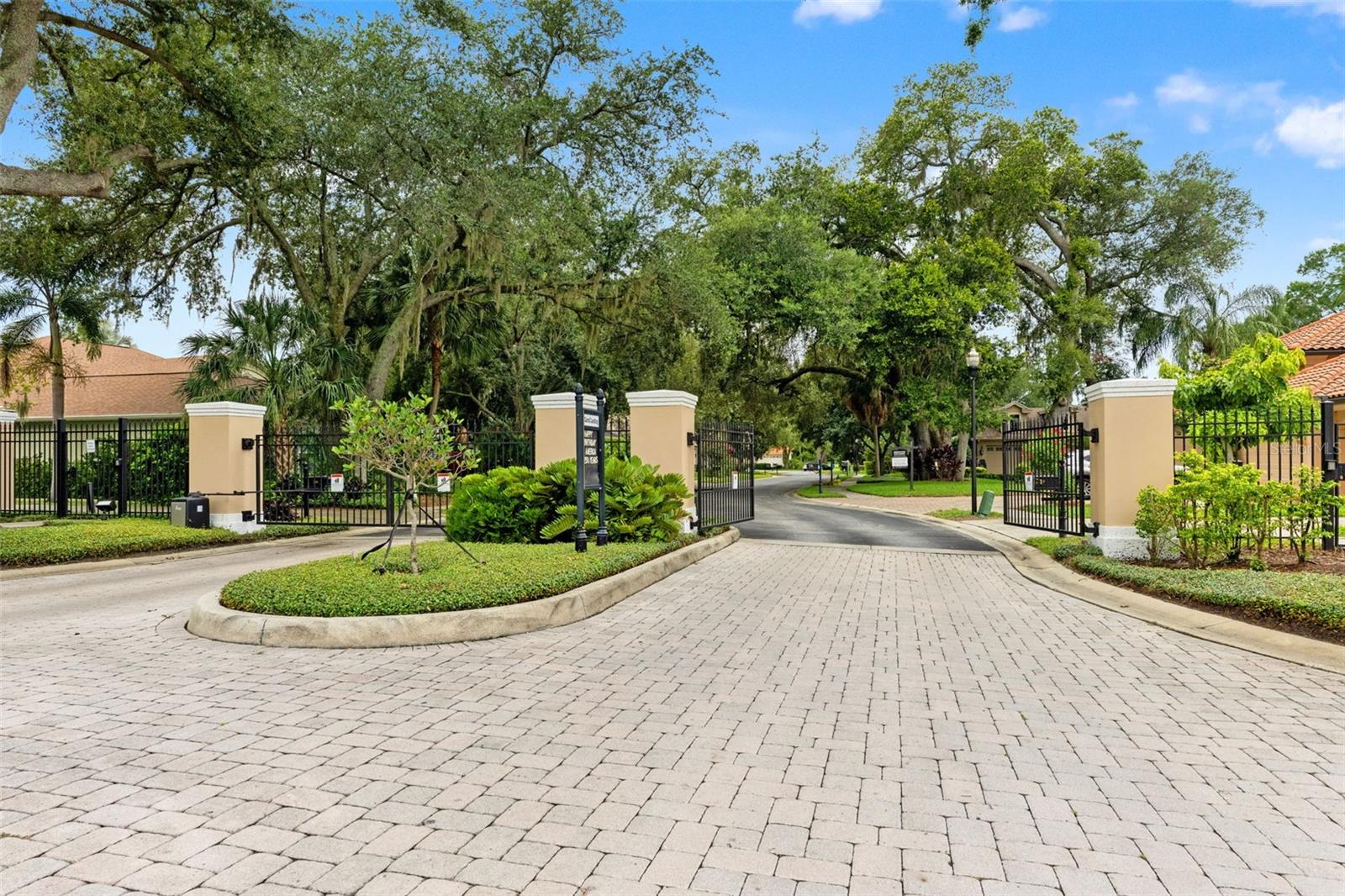 OLD CARROLLWOOD AREA/CARROLL LANDING - Residential