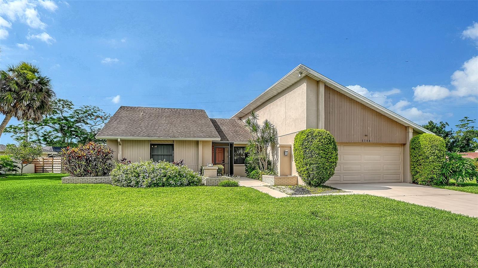 COUNTRY PLACE - Residential
