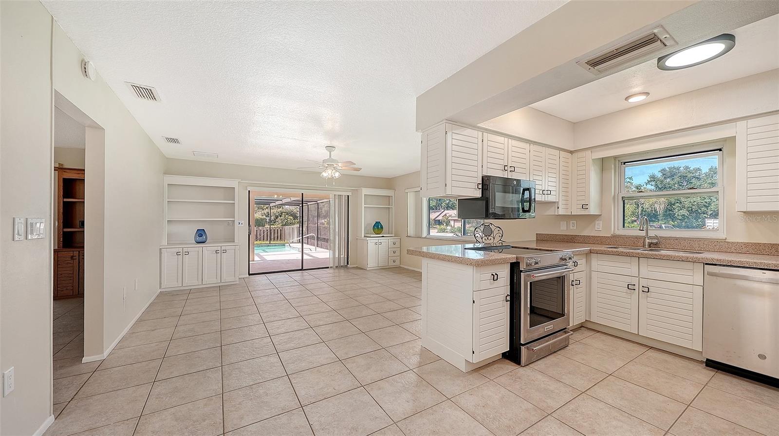 COUNTRY PLACE - Residential