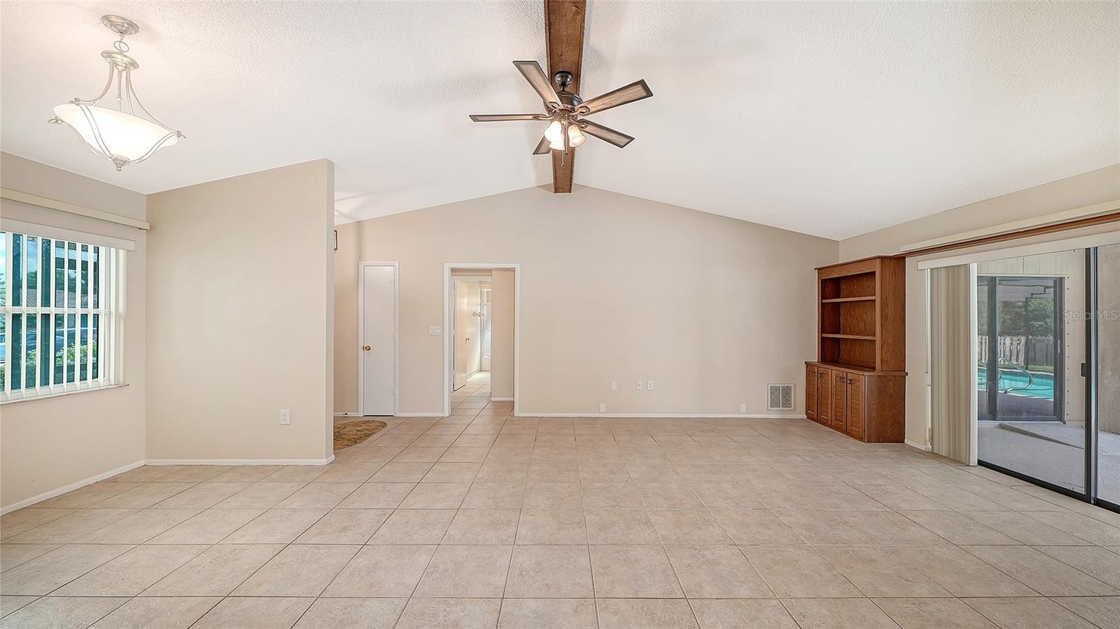 COUNTRY PLACE - Residential