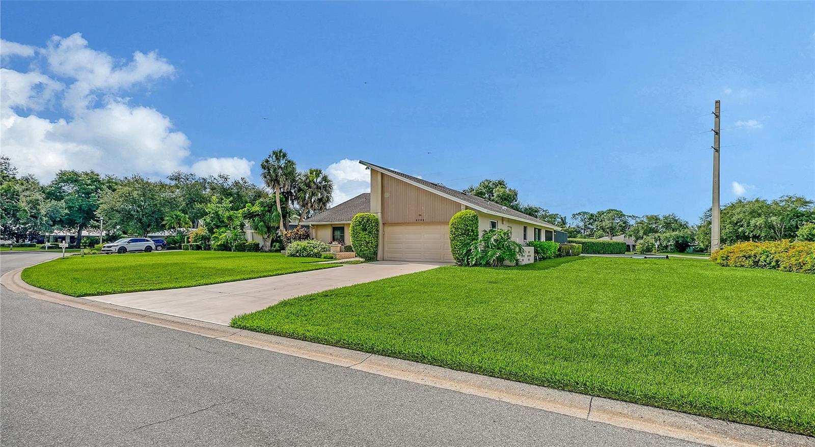 COUNTRY PLACE - Residential