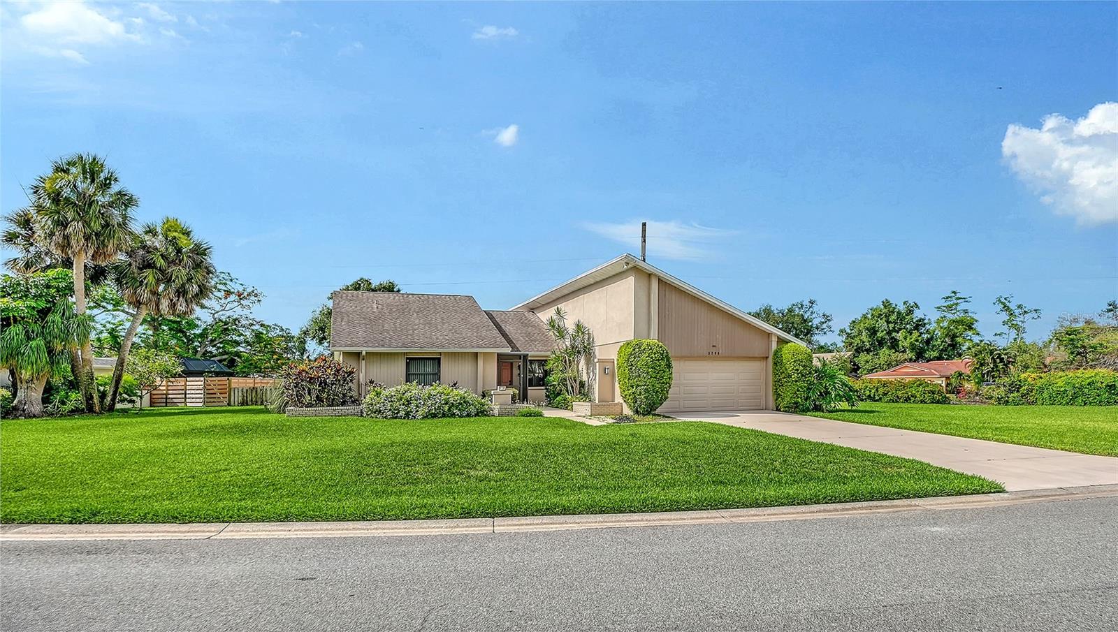 COUNTRY PLACE - Residential