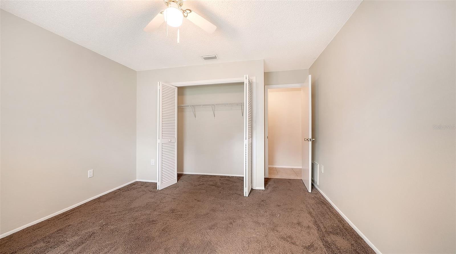 COUNTRY PLACE - Residential