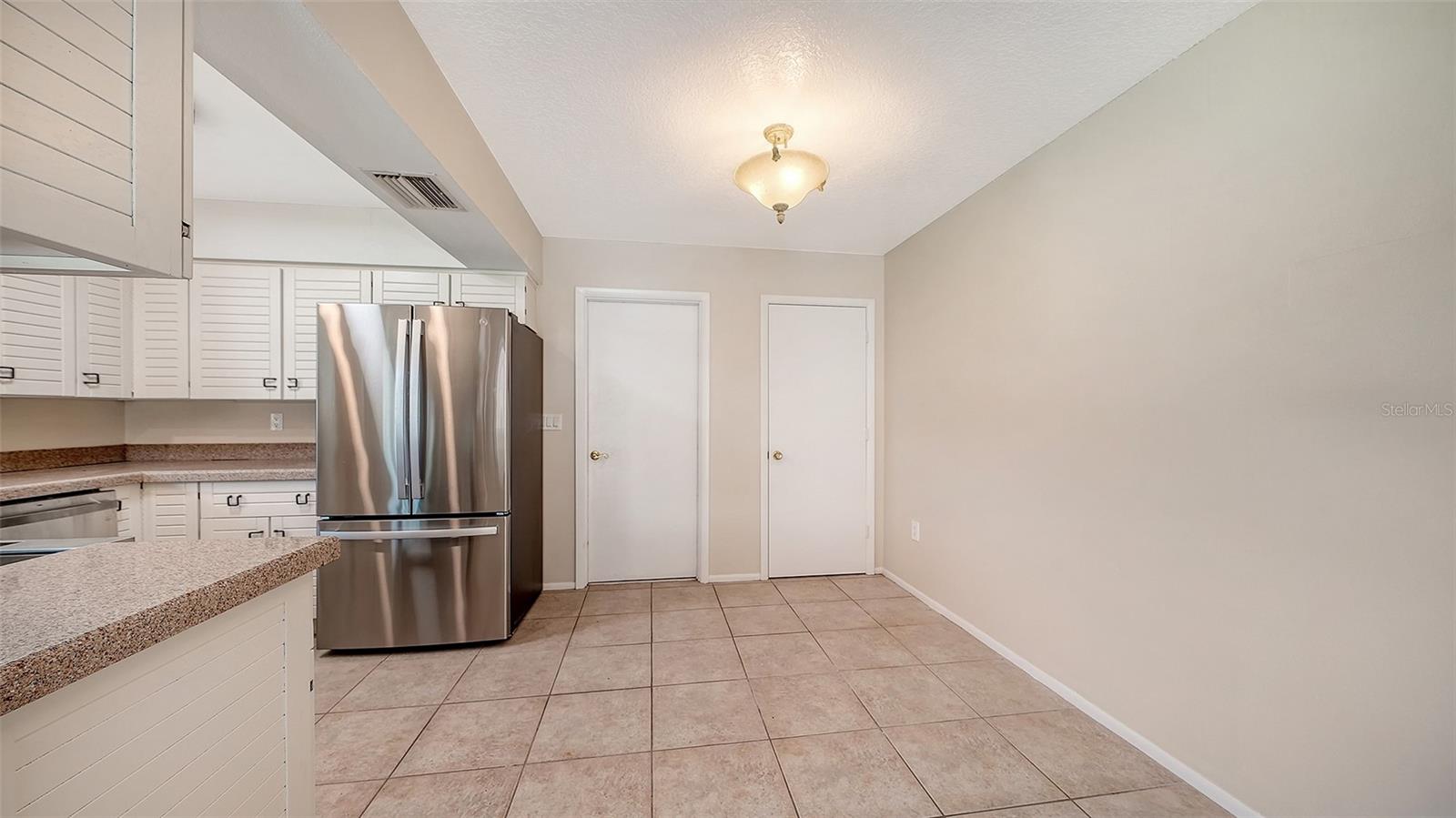 COUNTRY PLACE - Residential